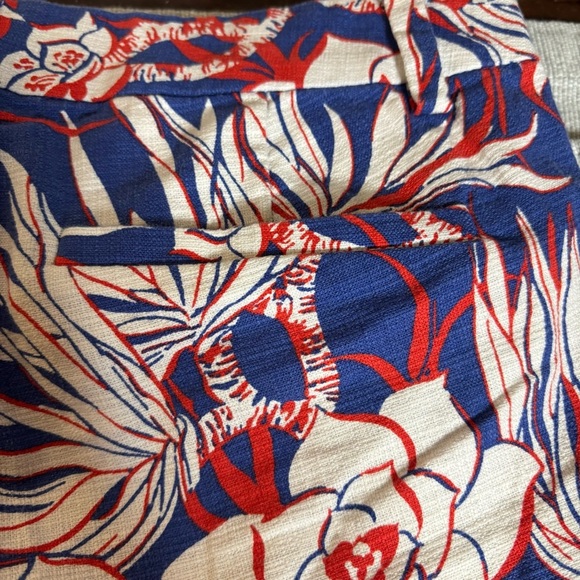 J.Crew Red White Blue Floral Hawaiian Print Chino Shorts Tropical Size 4 - Picture 6 of 8